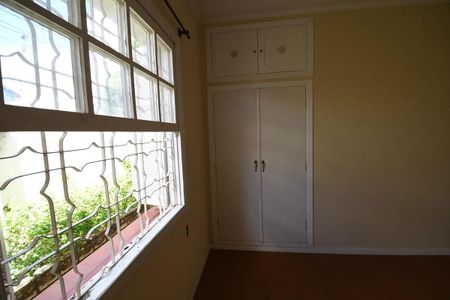 Casa à venda com 230m², 3 quartos e 2 vagas Casa à venda com 230m², 3 quartos e 2 vagasVista do Quarto de serviço