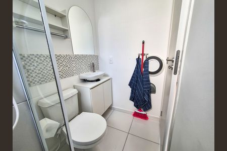 Banheiro de kitnet/studio para alugar com 1 quarto, 18m² em República, São Paulo