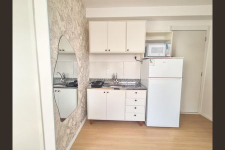 Cozinha de kitnet/studio para alugar com 1 quarto, 18m² em República, São Paulo