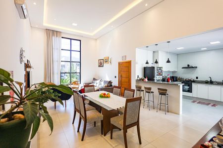 Casa de condomínio para alugar com 183m², 3 quartos e 4 vagas Casa de condomínio para alugar com 183m², 3 quartos e 4 vagasSala