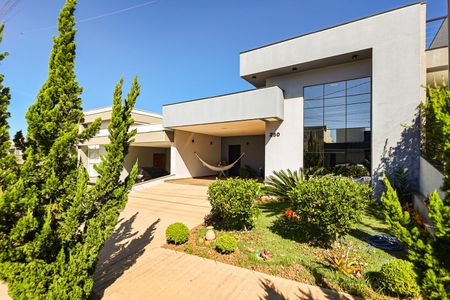 Casa de condomínio para alugar com 183m², 3 quartos e 4 vagas Casa de condomínio para alugar com 183m², 3 quartos e 4 vagasFachada