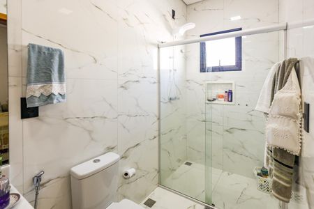 Casa de condomínio para alugar com 183m², 3 quartos e 4 vagas Casa de condomínio para alugar com 183m², 3 quartos e 4 vagasBanheiro da Suíte 2