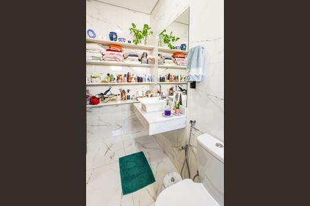 Casa de condomínio para alugar com 183m², 3 quartos e 4 vagas Casa de condomínio para alugar com 183m², 3 quartos e 4 vagasBanheiro da Suíte 2
