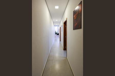 Casa de condomínio para alugar com 183m², 3 quartos e 4 vagas Casa de condomínio para alugar com 183m², 3 quartos e 4 vagasCorredor Quartos