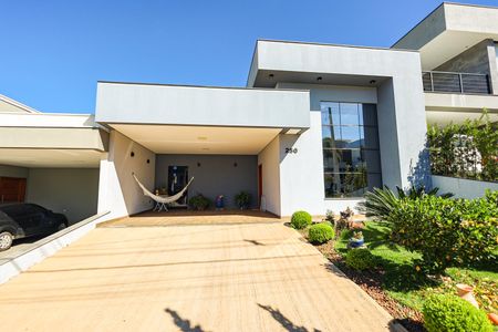 Casa de condomínio para alugar com 183m², 3 quartos e 4 vagas Casa de condomínio para alugar com 183m², 3 quartos e 4 vagasFachada