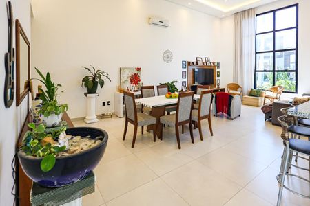Casa de condomínio para alugar com 183m², 3 quartos e 4 vagas Casa de condomínio para alugar com 183m², 3 quartos e 4 vagasSala