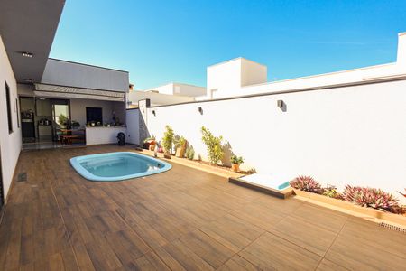Casa de condomínio para alugar com 183m², 3 quartos e 4 vagas Casa de condomínio para alugar com 183m², 3 quartos e 4 vagasPiscina