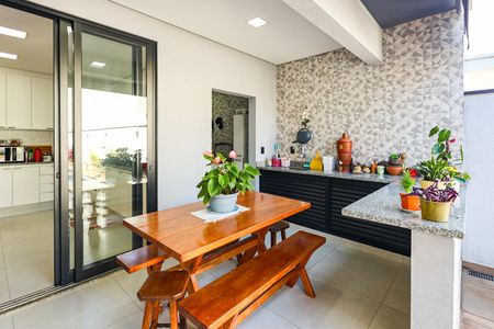Casa de condomínio para alugar com 183m², 3 quartos e 4 vagas Casa de condomínio para alugar com 183m², 3 quartos e 4 vagasArea Gourmet