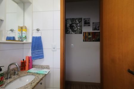 Apartamento à venda com 123m², 3 quartos e 1 vaga Apartamento à venda com 123m², 3 quartos e 1 vagaBanheiro Social