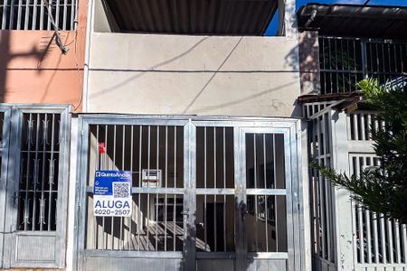 Casa para alugar com 60m², 2 quartos e 1 vaga Casa para alugar com 60m², 2 quartos e 1 vagaFachada