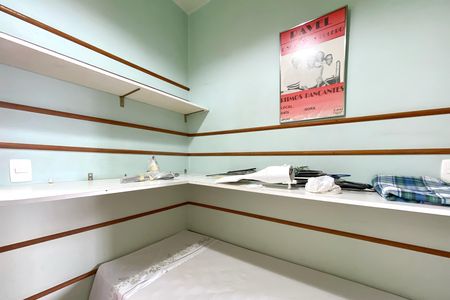 Apartamento à venda com 150m², 2 quartos e 2 vagas Apartamento à venda com 150m², 2 quartos e 2 vagasEscritório