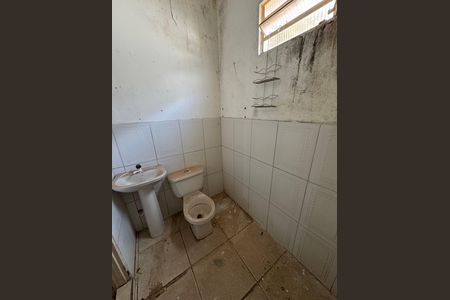 Casa à venda com 360m², 7 quartos e 4 vagas Casa à venda com 360m², 7 quartos e 4 vagasBanheiro anexo 4