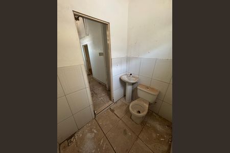 Casa à venda com 360m², 7 quartos e 4 vagas Casa à venda com 360m², 7 quartos e 4 vagasBanheiro anexo 4