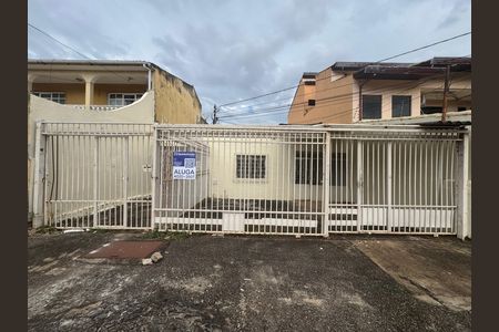 Casa à venda com 360m², 7 quartos e 4 vagas Casa à venda com 360m², 7 quartos e 4 vagasFachada média