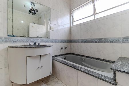 Apartamento à venda com 134m², 3 quartos e 1 vaga Apartamento à venda com 134m², 3 quartos e 1 vagaBanheiro da Suíte