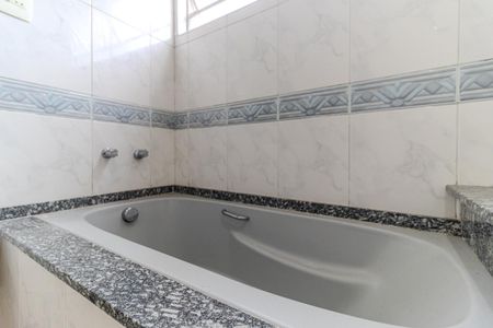 Apartamento à venda com 134m², 3 quartos e 1 vaga Apartamento à venda com 134m², 3 quartos e 1 vagaBanheiro da Suíte
