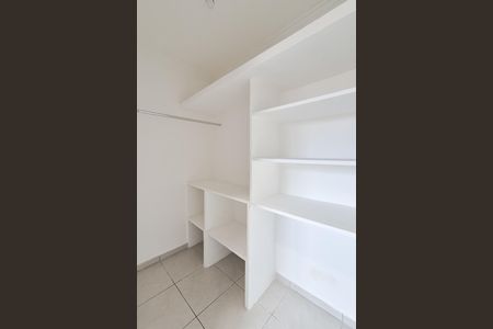 Casa para alugar com 270m², 3 quartos e 6 vagas Casa para alugar com 270m², 3 quartos e 6 vagasSuíte 3 - closet