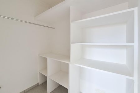Casa para alugar com 270m², 3 quartos e 6 vagas Casa para alugar com 270m², 3 quartos e 6 vagasSuíte 3 - closet