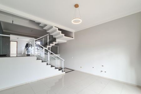 Casa para alugar com 270m², 3 quartos e 6 vagas Casa para alugar com 270m², 3 quartos e 6 vagasSala