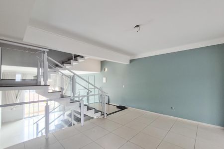 Casa para alugar com 270m², 3 quartos e 6 vagas Casa para alugar com 270m², 3 quartos e 6 vagasSala 2