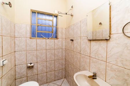 Banheiro Social 1 de casa para alugar com 4 quartos, 100m² em Santa Efigênia, Belo Horizonte