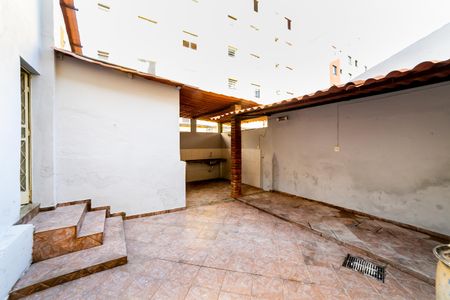 Quintal de casa para alugar com 4 quartos, 100m² em Santa Efigênia, Belo Horizonte