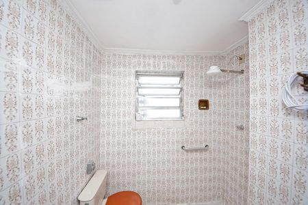 Casa para alugar com 124m², 2 quartos e 1 vaga Casa para alugar com 124m², 2 quartos e 1 vagaBanheiro social