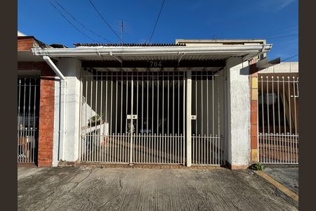 Fachada de casa à venda com 2 quartos, 130m² em Parque Imperial, São Paulo