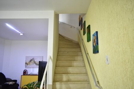 Casa à venda com 130m², 2 quartos e 1 vagaEscada