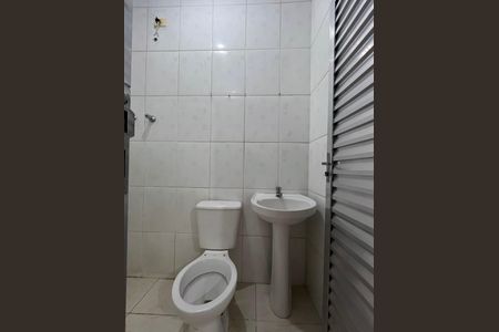 Banheiro de casa para alugar com 1 quarto, 50m² em Parque Bristol, São Paulo
