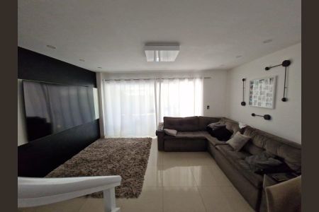 Casa de condomínio à venda com 190m², 4 quartos e 1 vaga Casa de condomínio à venda com 190m², 4 quartos e 1 vagaQuarto