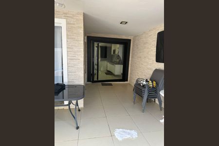 Casa de condomínio à venda com 190m², 4 quartos e 1 vaga Casa de condomínio à venda com 190m², 4 quartos e 1 vagaÁrea Externa