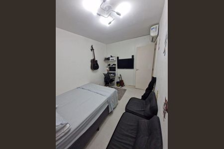Casa de condomínio à venda com 190m², 4 quartos e 1 vaga Casa de condomínio à venda com 190m², 4 quartos e 1 vagaQuarto