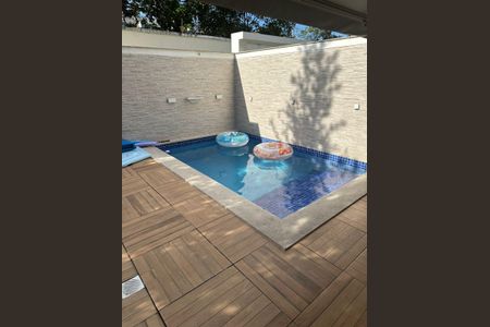 Casa de condomínio à venda com 190m², 4 quartos e 1 vaga Casa de condomínio à venda com 190m², 4 quartos e 1 vagaPiscina