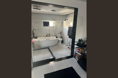 Casa de condomínio à venda com 190m², 4 quartos e 1 vaga Casa de condomínio à venda com 190m², 4 quartos e 1 vagaBanheiro