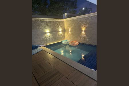 Piscina de casa de condomínio à venda com 4 quartos, 190m² em Recreio dos Bandeirantes, Rio de Janeiro