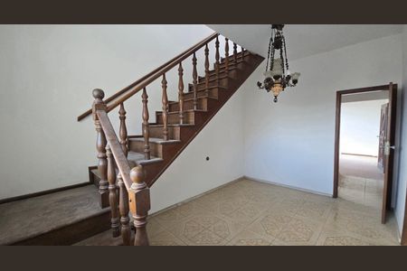 Casa para alugar com 210m², 5 quartos e 1 vaga Casa para alugar com 210m², 5 quartos e 1 vagaSala