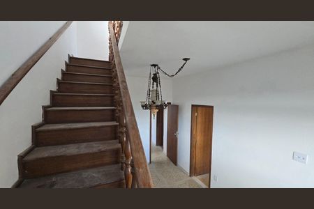 Casa para alugar com 210m², 5 quartos e 1 vaga