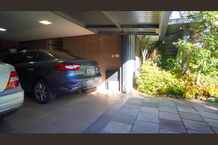 Garagem  de casa à venda com 4 quartos, 339m² em Chácara das Pedras, Porto Alegre