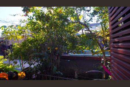 Vista da Rua de casa à venda com 4 quartos, 339m² em Chácara das Pedras, Porto Alegre
