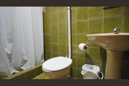 Banheiro de serviço de casa à venda com 4 quartos, 339m² em Chácara das Pedras, Porto Alegre