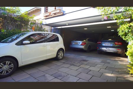 Garagem  de casa à venda com 4 quartos, 339m² em Chácara das Pedras, Porto Alegre