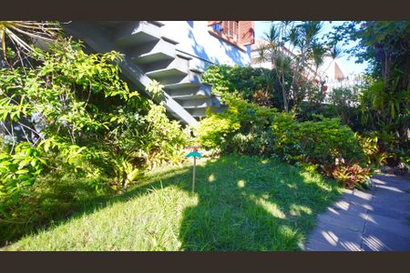Quintal entrada  de casa à venda com 4 quartos, 339m² em Chácara das Pedras, Porto Alegre