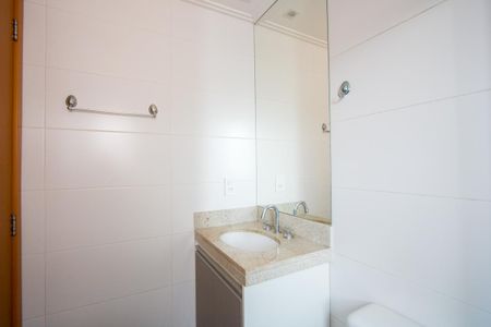 Banheiro do quarto 1 de apartamento para alugar com 2 quartos, 64m² em Jardim Bela Vista, Santo André