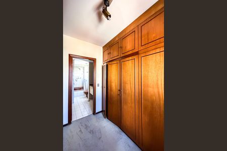 Apartamento para alugar com 395m², 4 quartos e 3 vagas Apartamento para alugar com 395m², 4 quartos e 3 vagasCloset da suíte 1