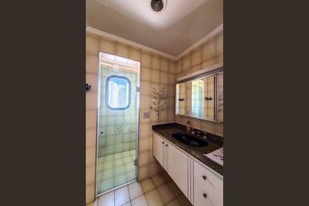 Apartamento para alugar com 395m², 4 quartos e 3 vagas Apartamento para alugar com 395m², 4 quartos e 3 vagasBanheiro da Suíte 2