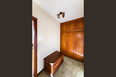 Apartamento para alugar com 395m², 4 quartos e 3 vagas Apartamento para alugar com 395m², 4 quartos e 3 vagasCloset da suíte 3