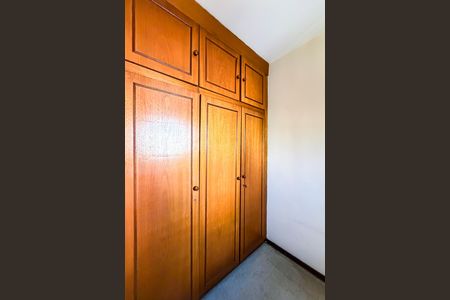 Apartamento para alugar com 395m², 4 quartos e 3 vagas Apartamento para alugar com 395m², 4 quartos e 3 vagasCloset da suíte 2