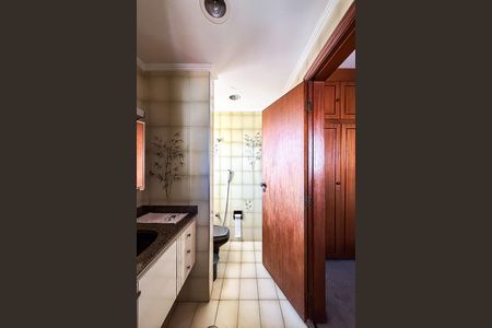 Apartamento para alugar com 395m², 4 quartos e 3 vagas Apartamento para alugar com 395m², 4 quartos e 3 vagasBanheiro da Suíte 2