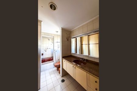 Apartamento para alugar com 395m², 4 quartos e 3 vagas Apartamento para alugar com 395m², 4 quartos e 3 vagasBanheiro da Suíte 1
